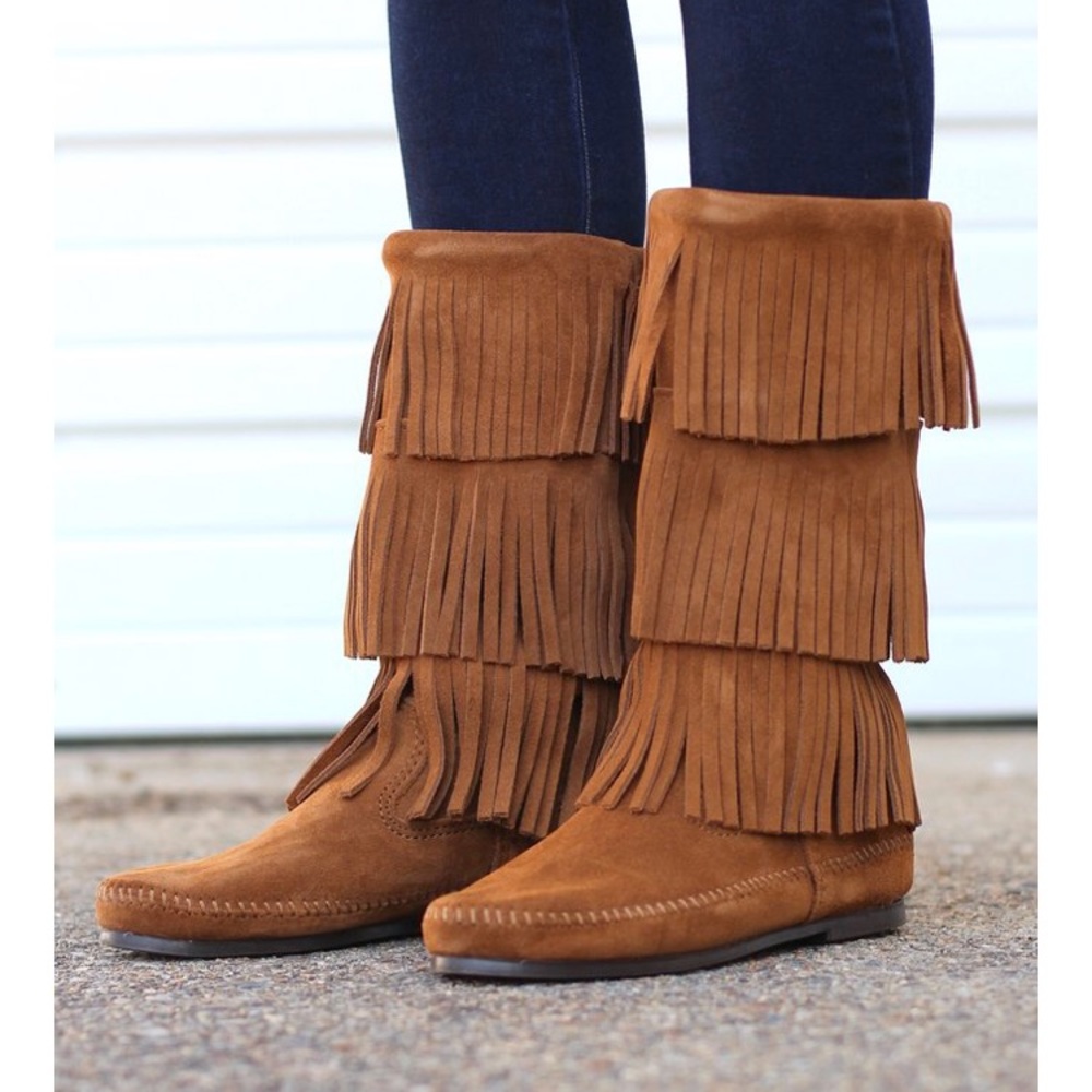 Minnetonka fringe boots size 9